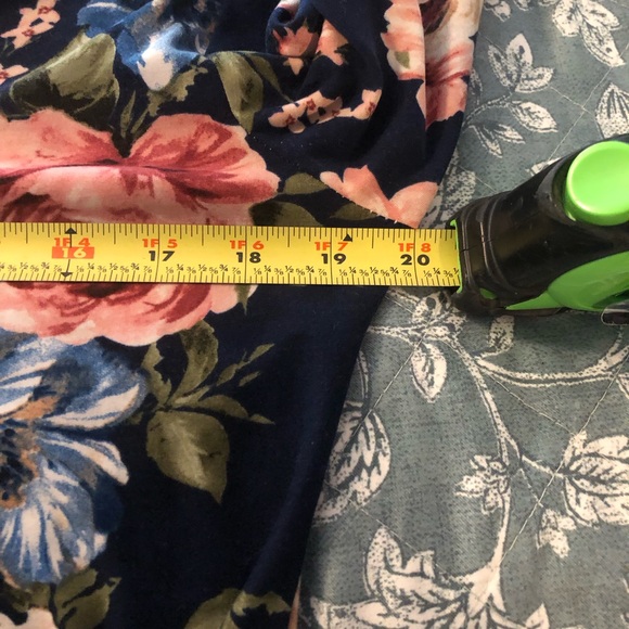 Floral V-Neck Women's Top - Picture 3 of 7